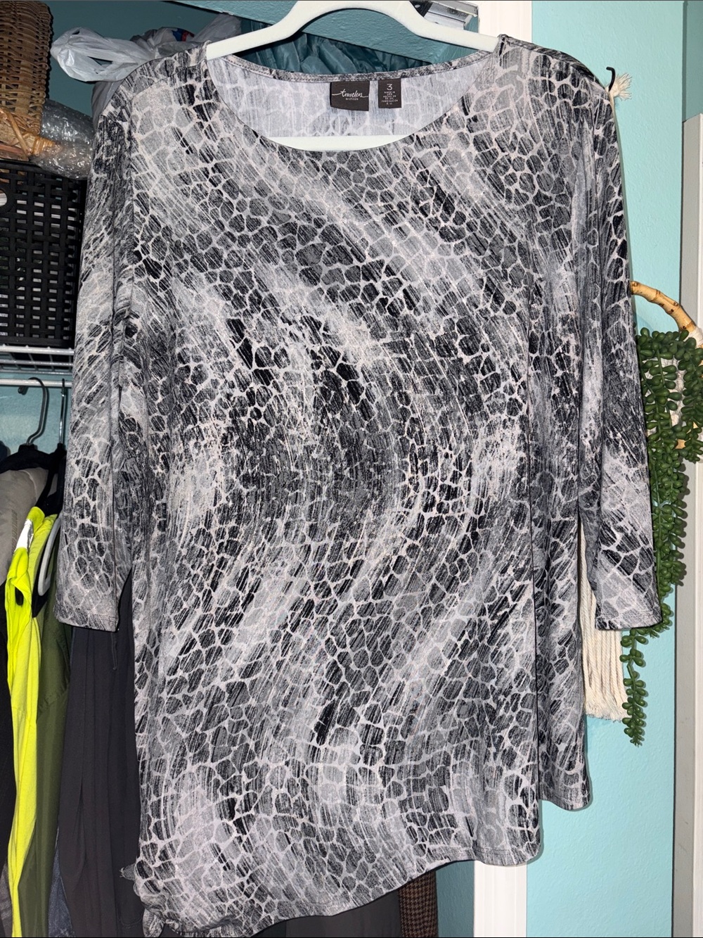 Traveler's by Chicos Women's Black & White Snakeskin-Print Tunic